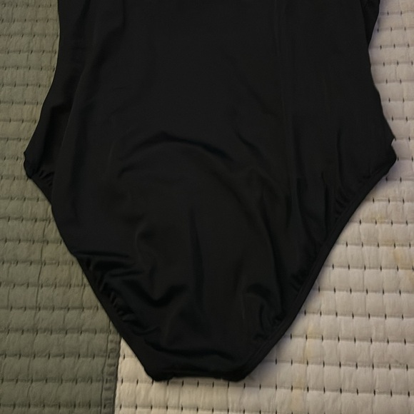 Time and Tru Women's and Women’s Plus Plunge V Neck One Piece Swimsuit - Picture 7 of 12